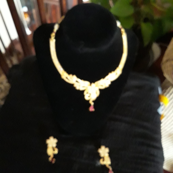 Necklace, earrings. - Picture 2 of 9